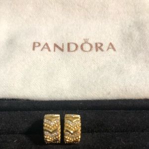 Authentic PANDORA Shine Stylish Wish clips.